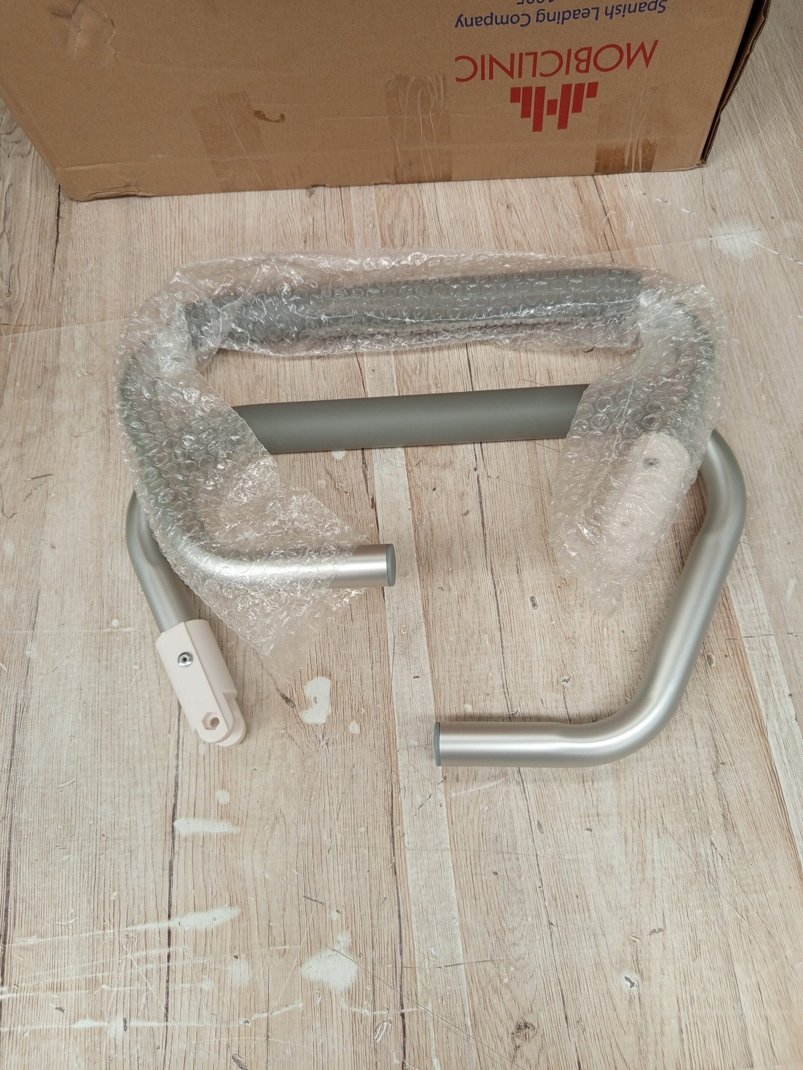 Elevador WC con tapa y apoyabrazos abatible - Imagen 3