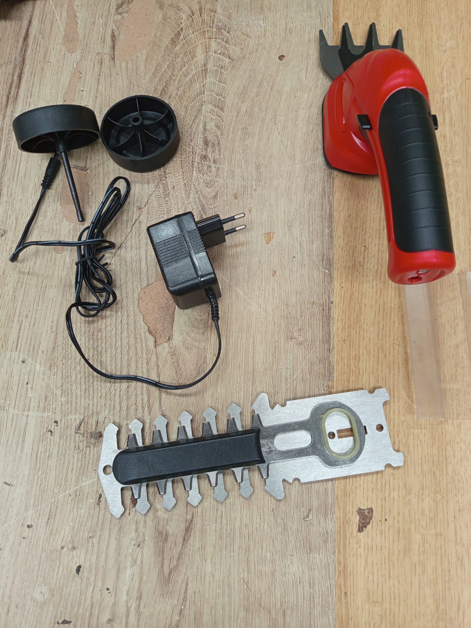 Einhell GC-CG 3,6 Li tijera de césped inalámbrica 7 cm 3,6 V Ión de litio Aluminio, Negro, Rojo - Imagen 3