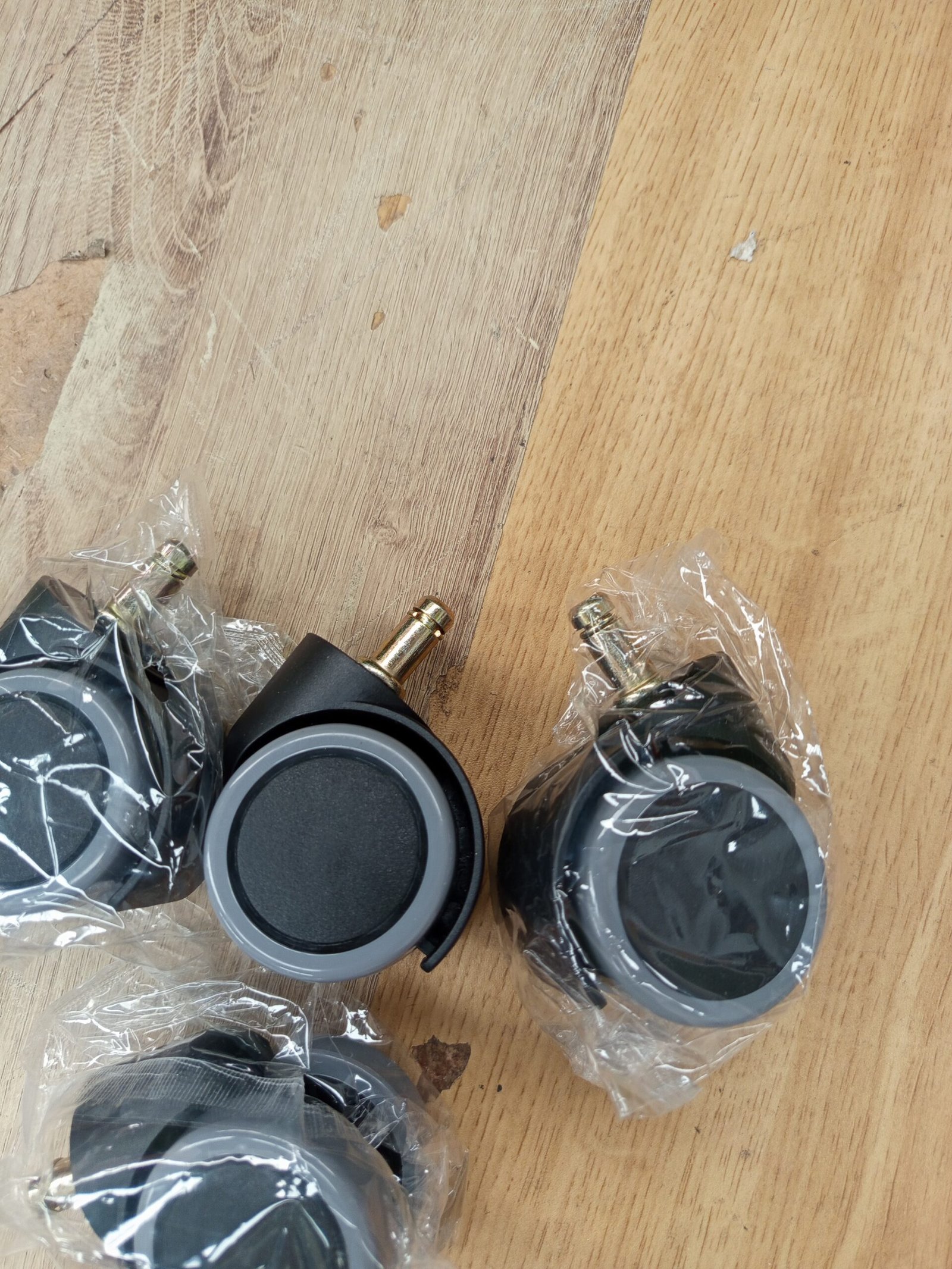 5 ruedas universales y resistentes para sillas - Imagen 3