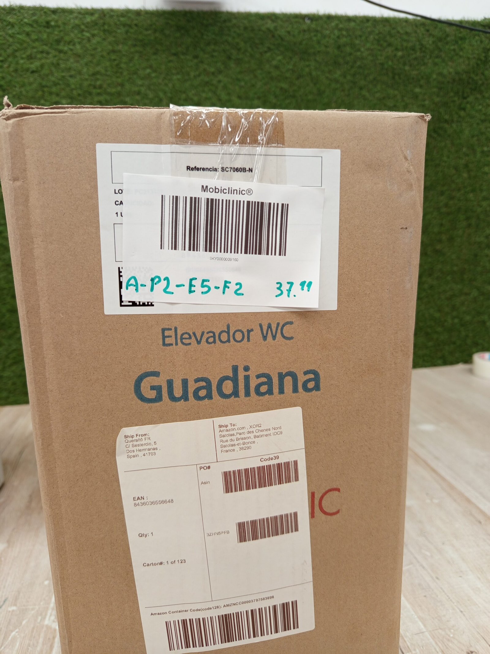 Elevador WC con tapa y apoyabrazos abatible - Imagen 4