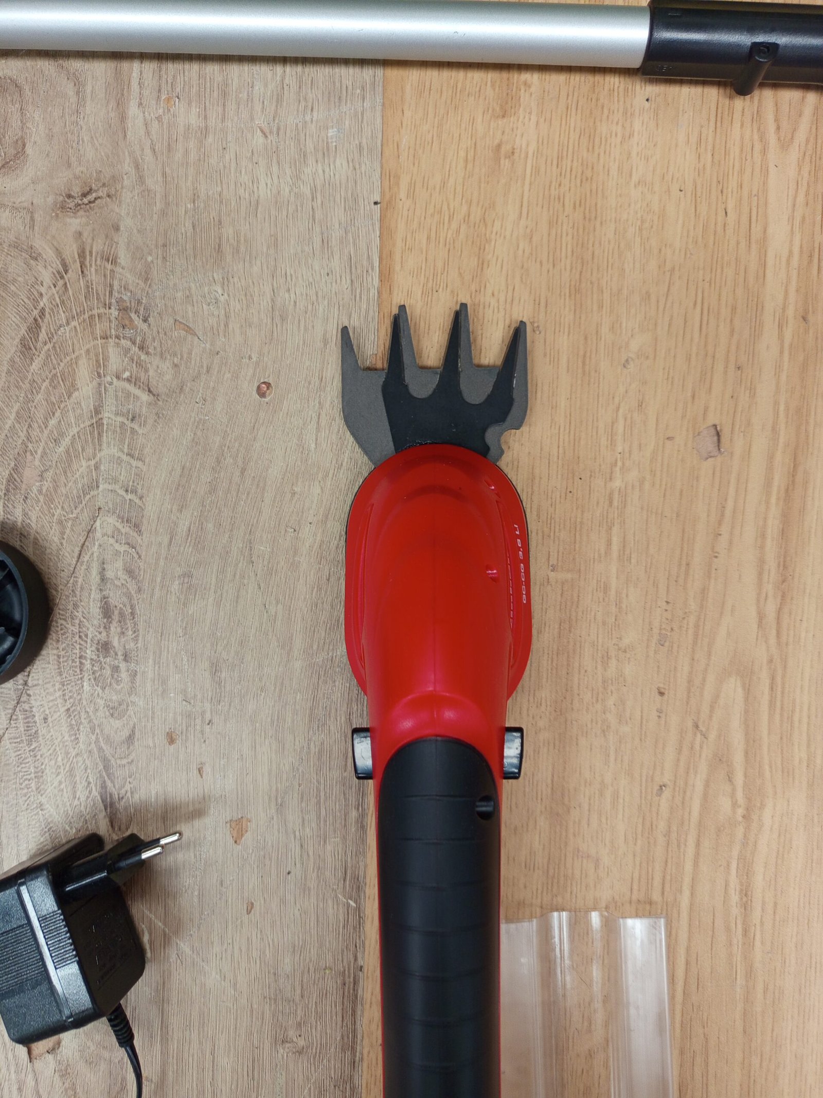 Einhell GC-CG 3,6 Li tijera de césped inalámbrica 7 cm 3,6 V Ión de litio Aluminio, Negro, Rojo - Imagen 4