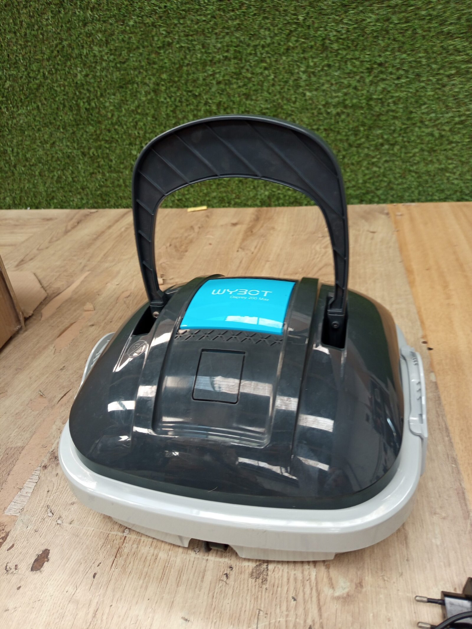 Robot Limpiafondos Piscina. - Imagen 2