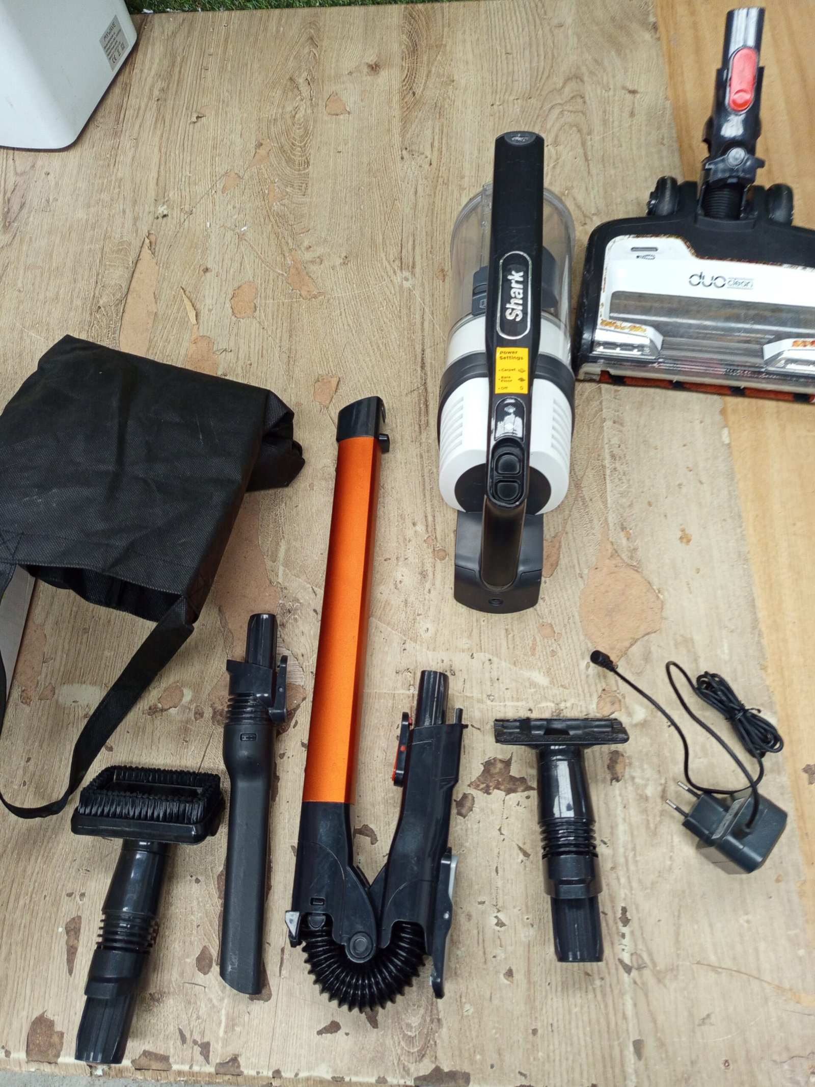 Shark Aspiradora escoba sin cable - Imagen 2