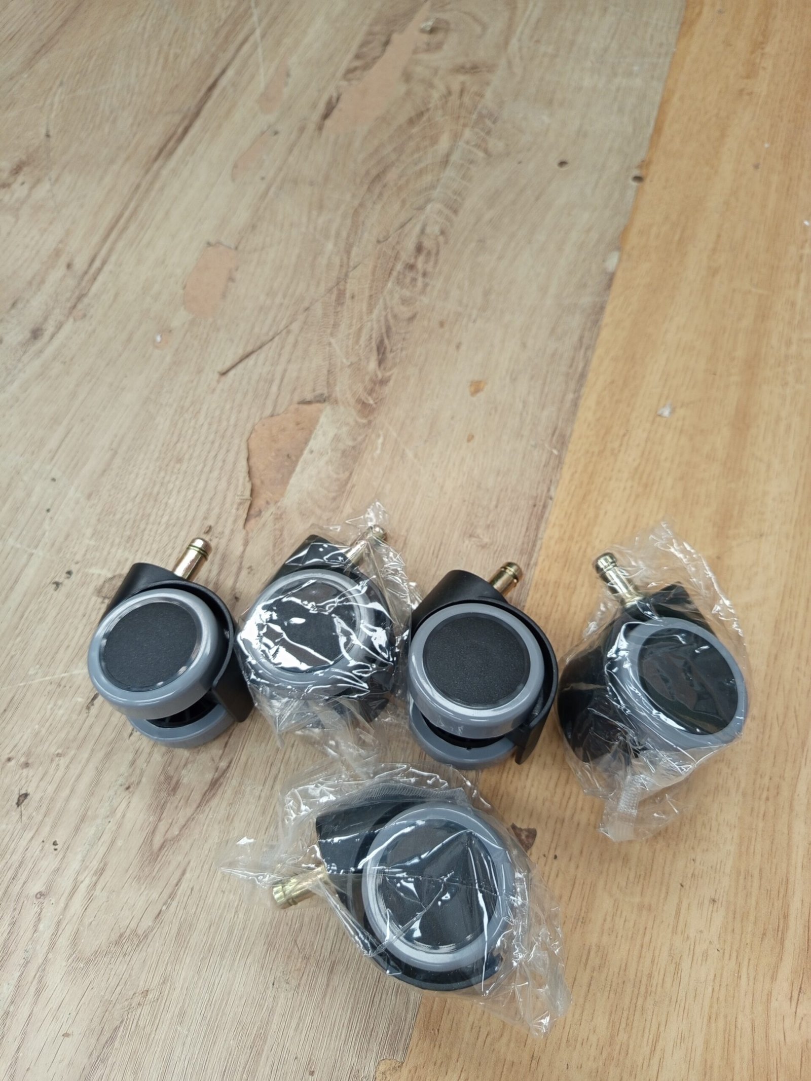 5 ruedas universales y resistentes para sillas - Imagen 2