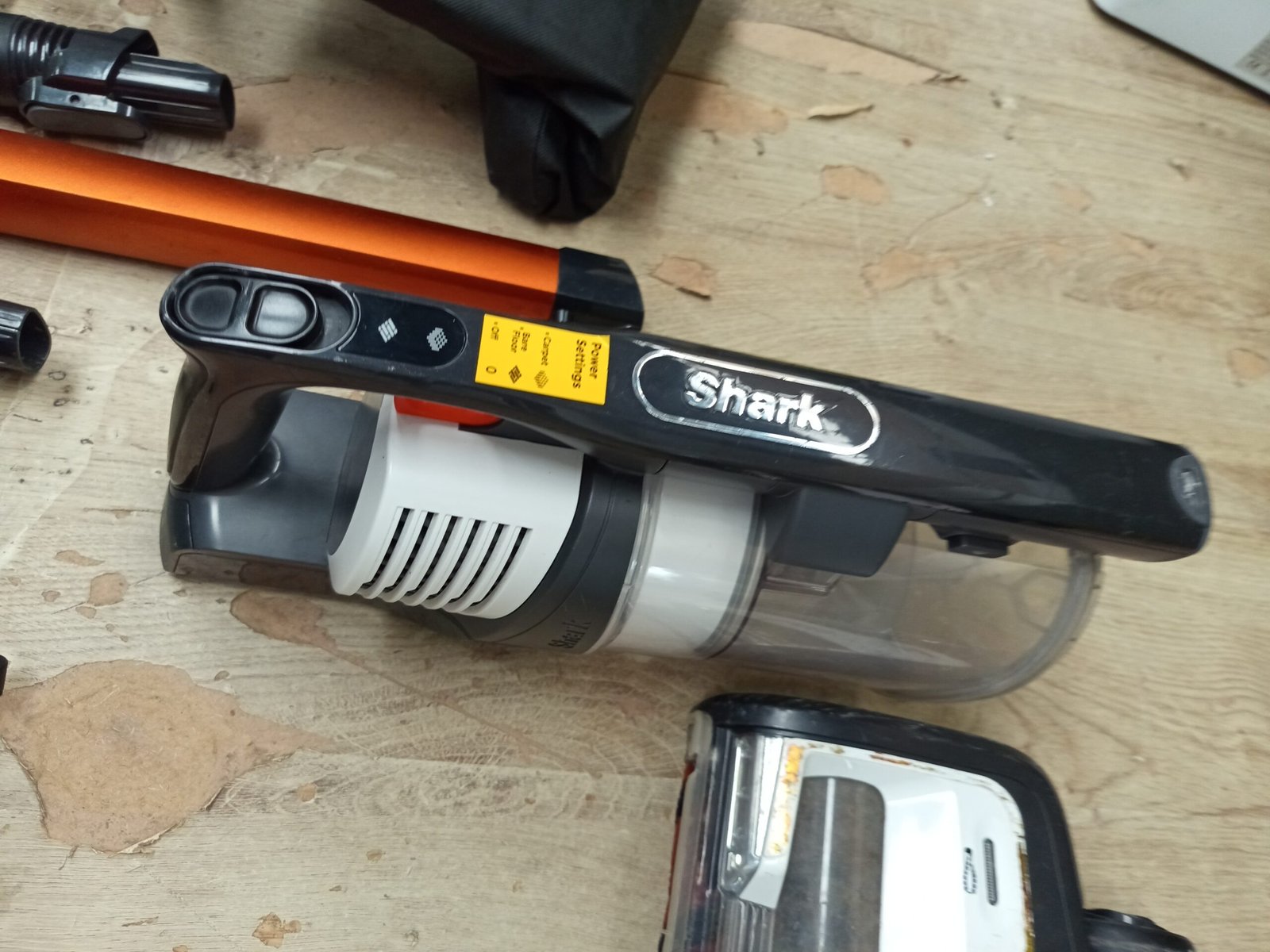 Shark Aspiradora escoba sin cable - Imagen 5