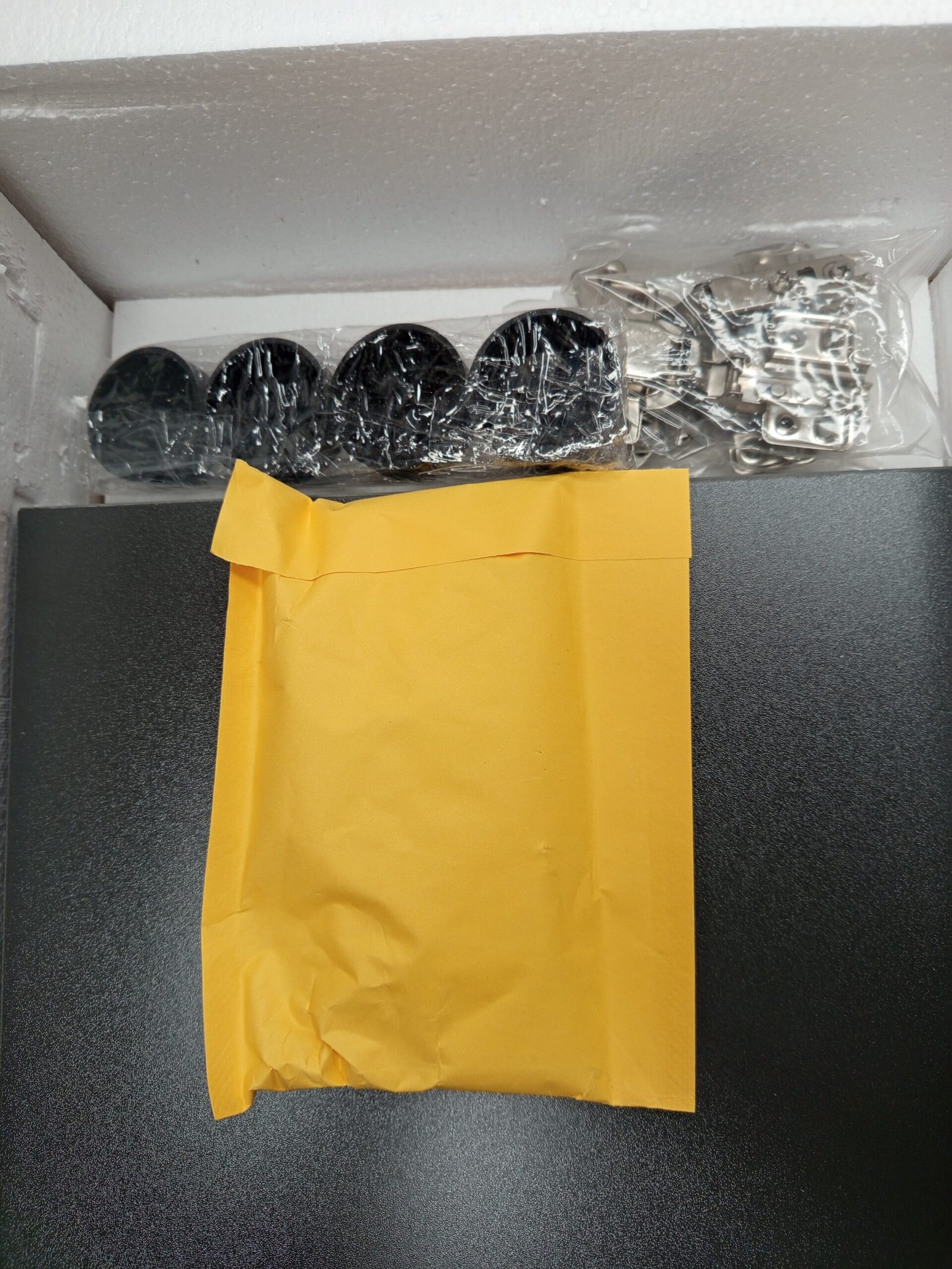 Pecho de cajones y aparadores Dalosa Antracita AL. 73 x AN. 60 x P. 32 cm - Imagen 6