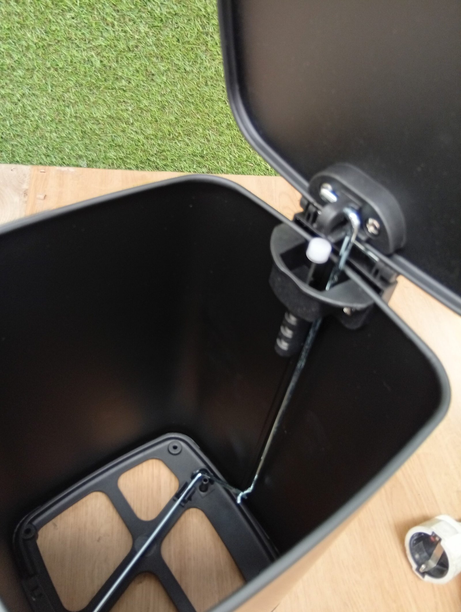 Cubo de basura, 8 L - LTB591B0802 - SONGMICS - Imagen 7