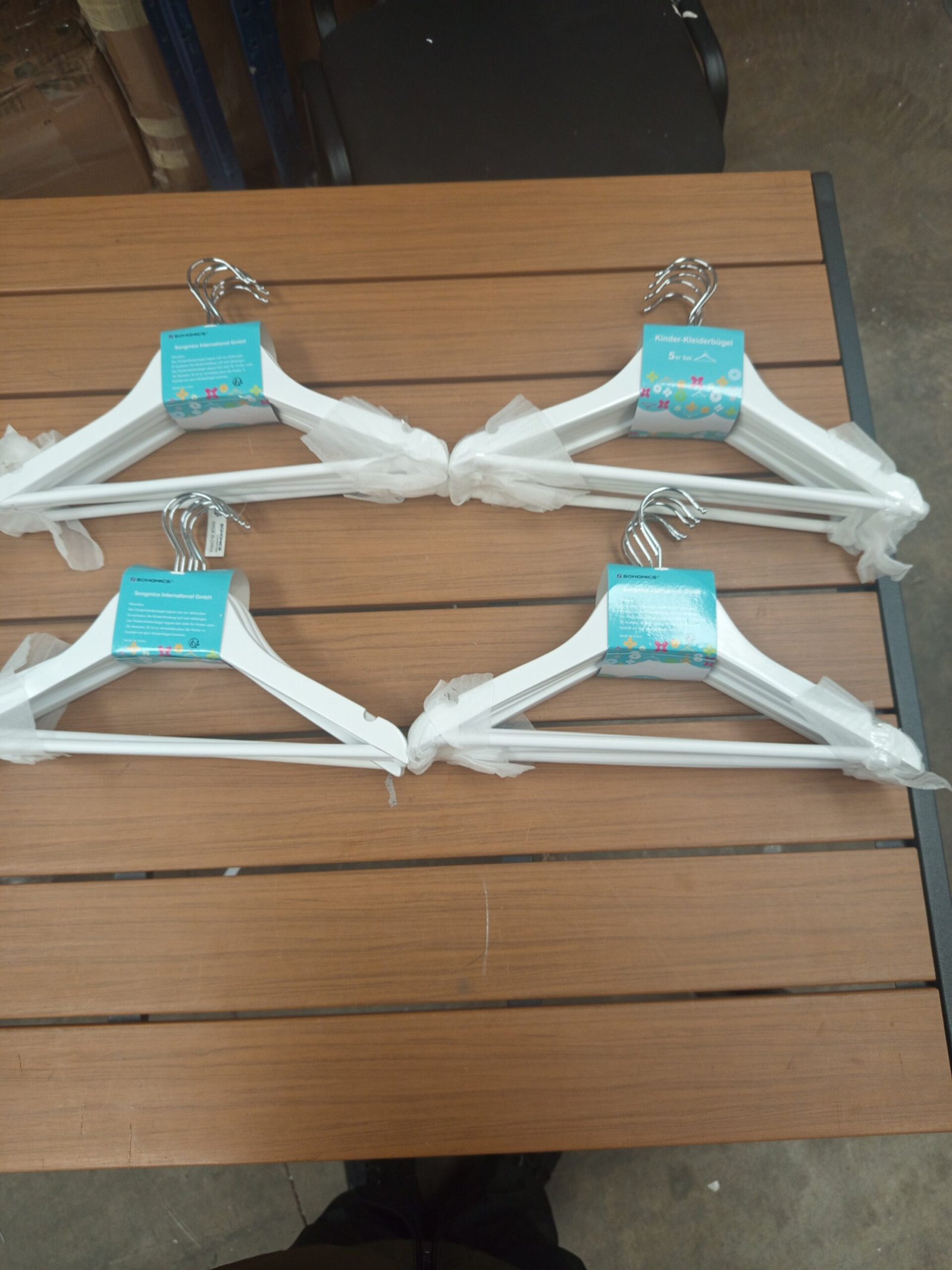 SONGMICS CRW06W-20 Juego de 20 Perchas para Niños de Madera Maciza. - Imagen 5