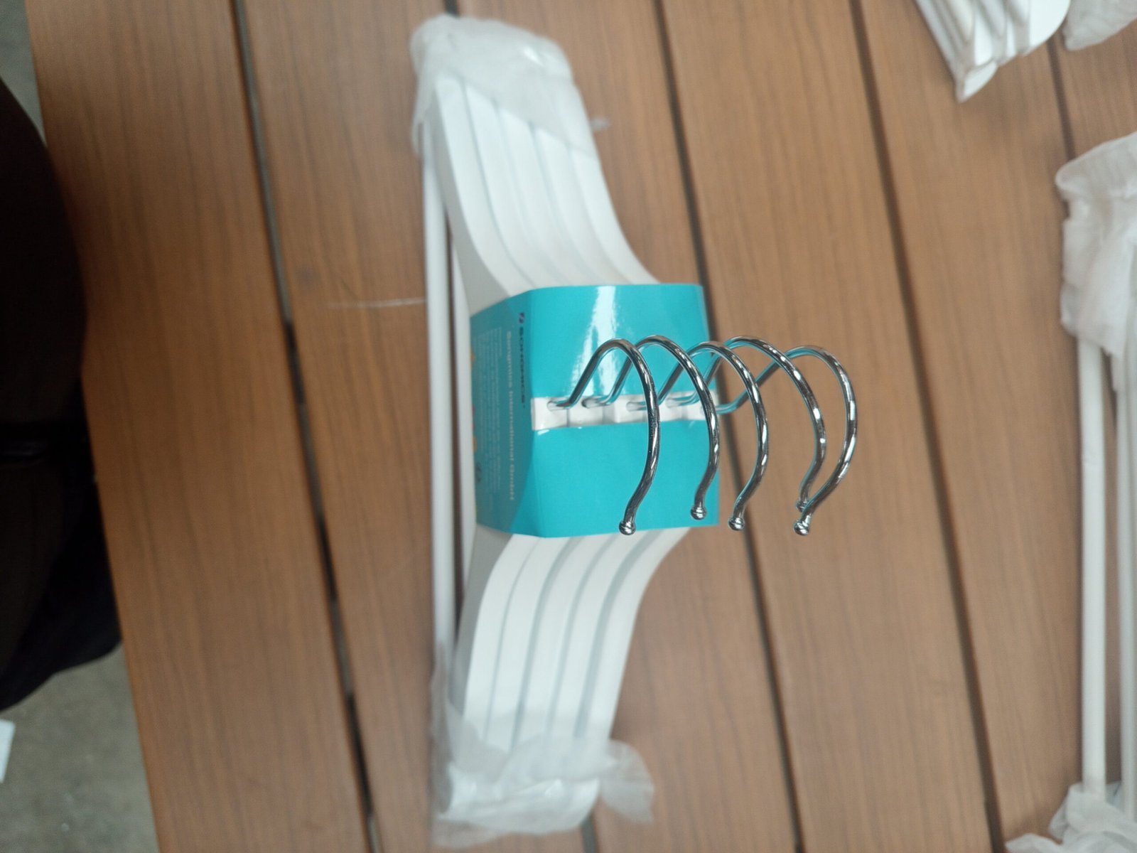 SONGMICS CRW06W-20 Juego de 20 Perchas para Niños de Madera Maciza. - Imagen 3