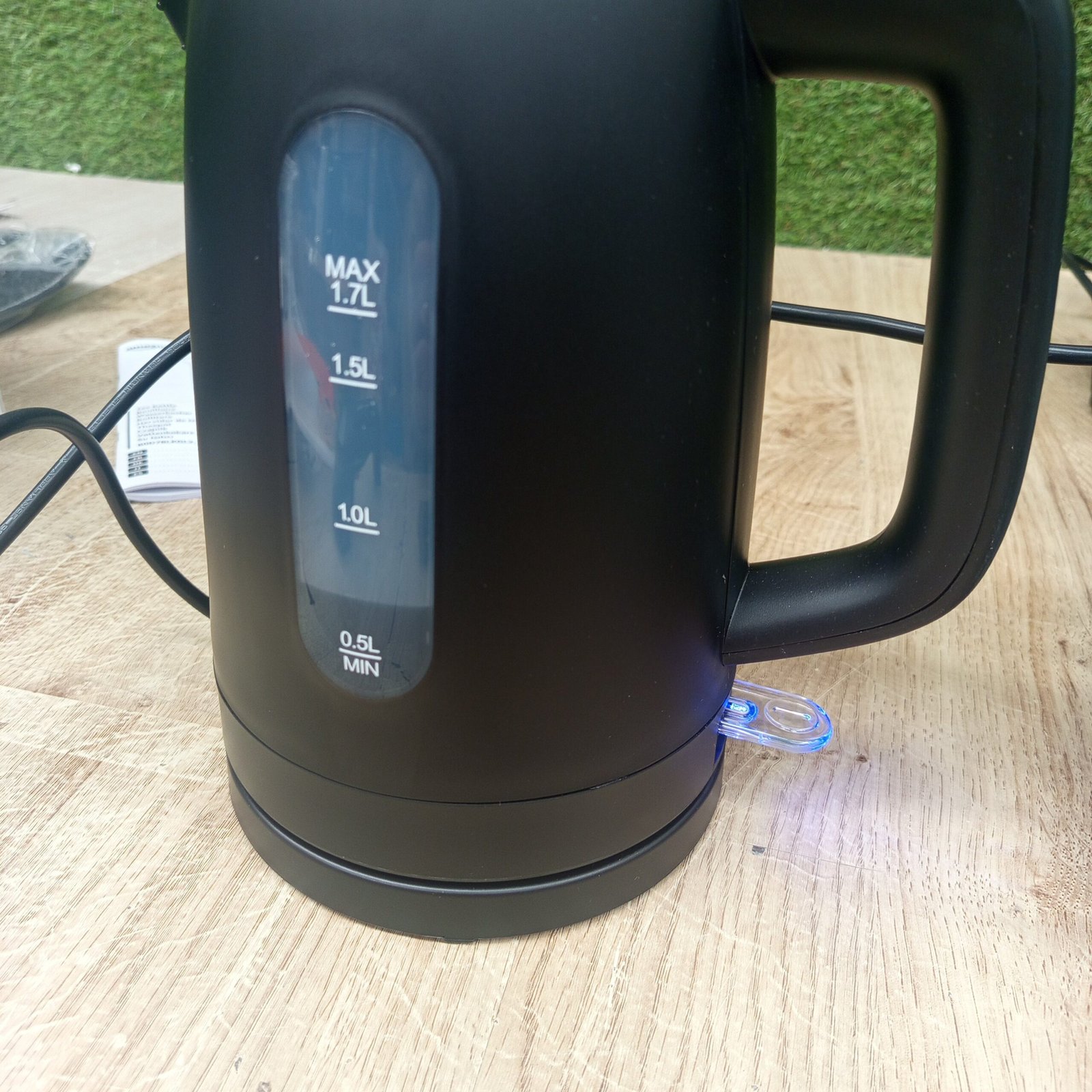 Hervidor de Agua Eléctrico - Amazon Basics - Imagen 6