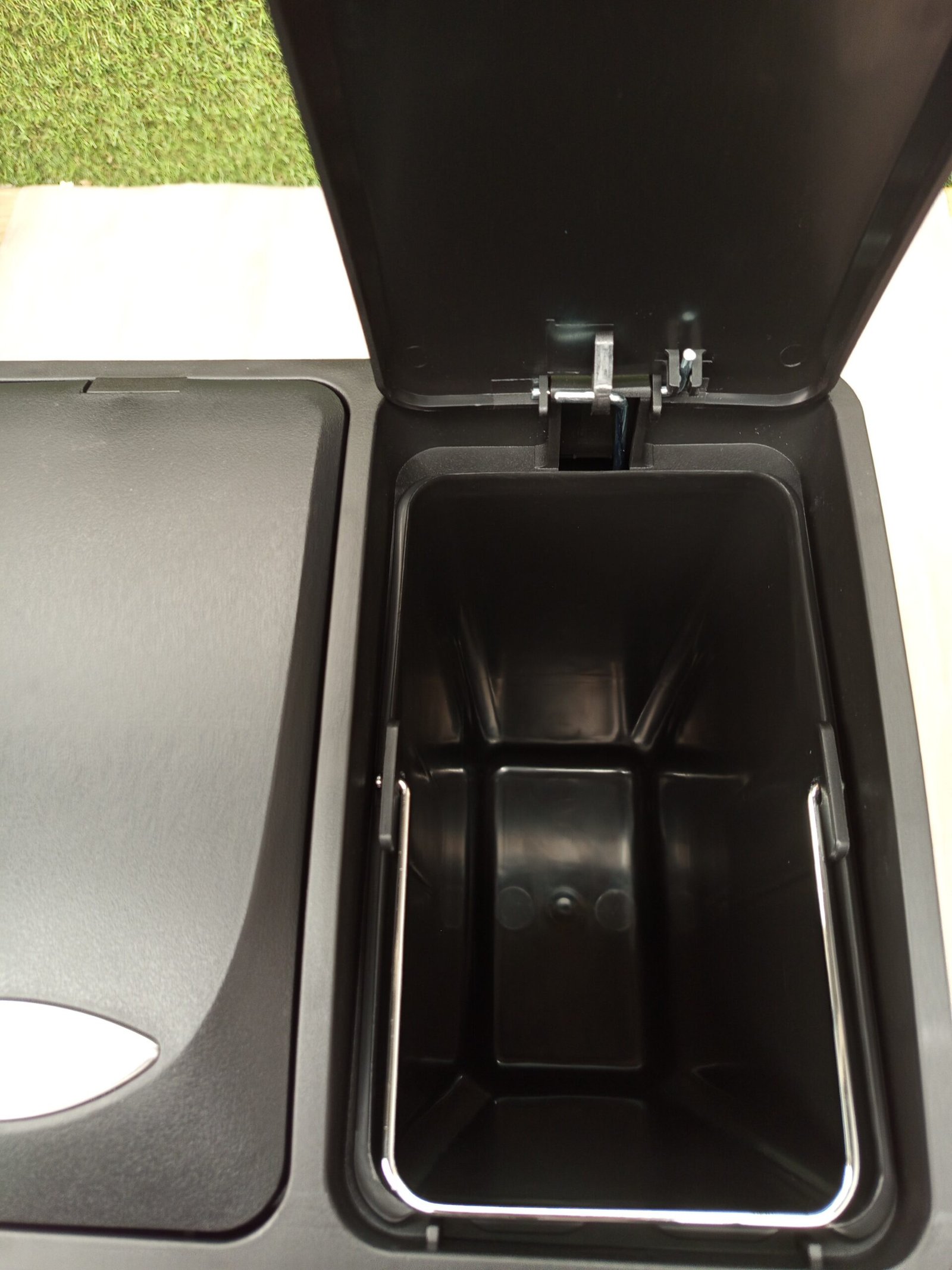 SONGMICS Cubo de Basura de Cocina LTB24L. - Imagen 9