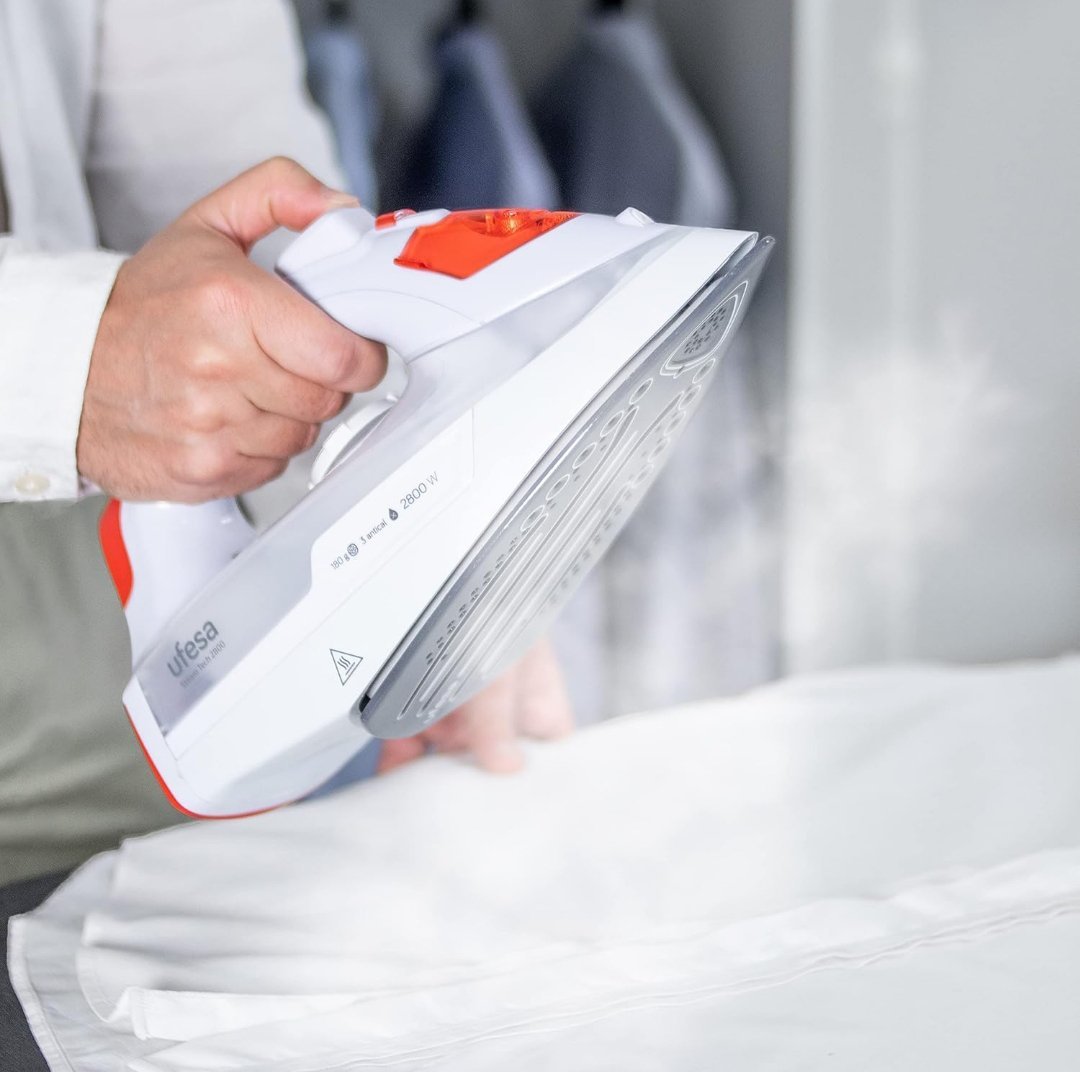 Steam Tech 2800 Plancha Vapor - Blanco / Rojo - Ufesa