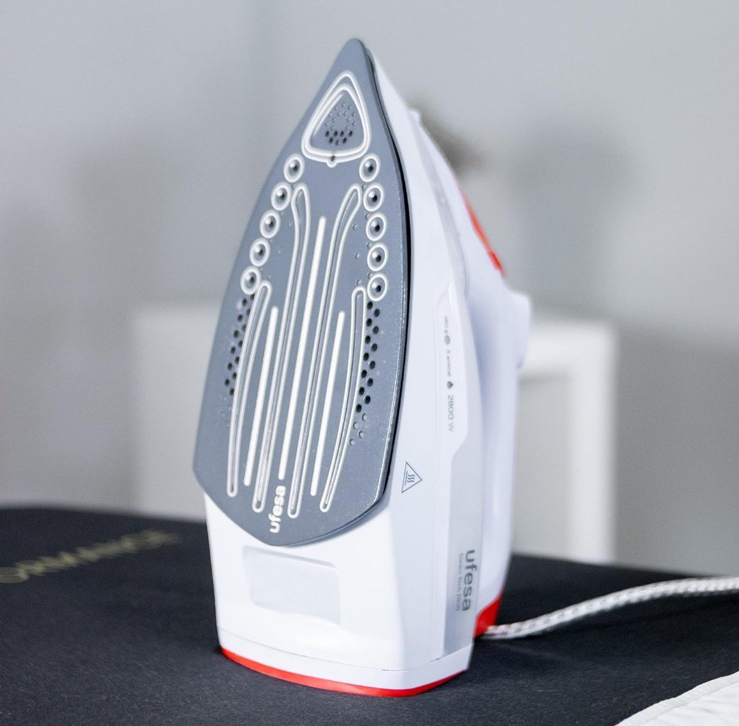 Steam Tech 2800 Plancha Vapor - Blanco / Rojo - Ufesa - Imagen 2
