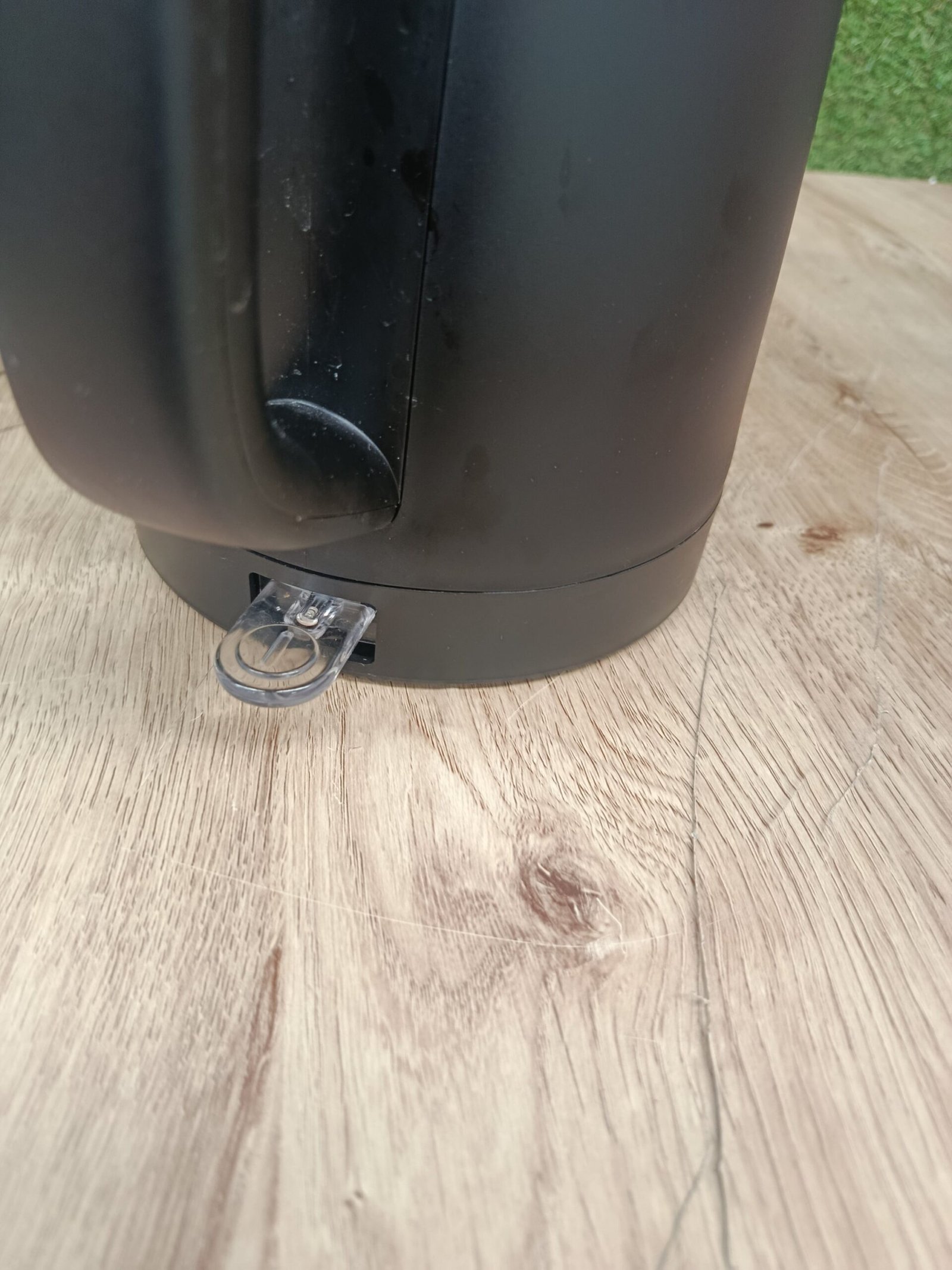 Amazon Basics Hervidor de Agua 1,7L 2200W, Negro Mate - Imagen 4