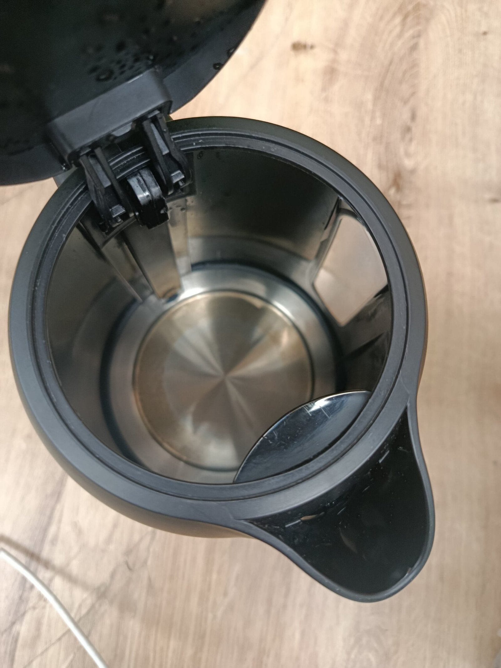 Amazon Basics Hervidor de Agua 1,7L 2200W, Negro Mate - Imagen 6