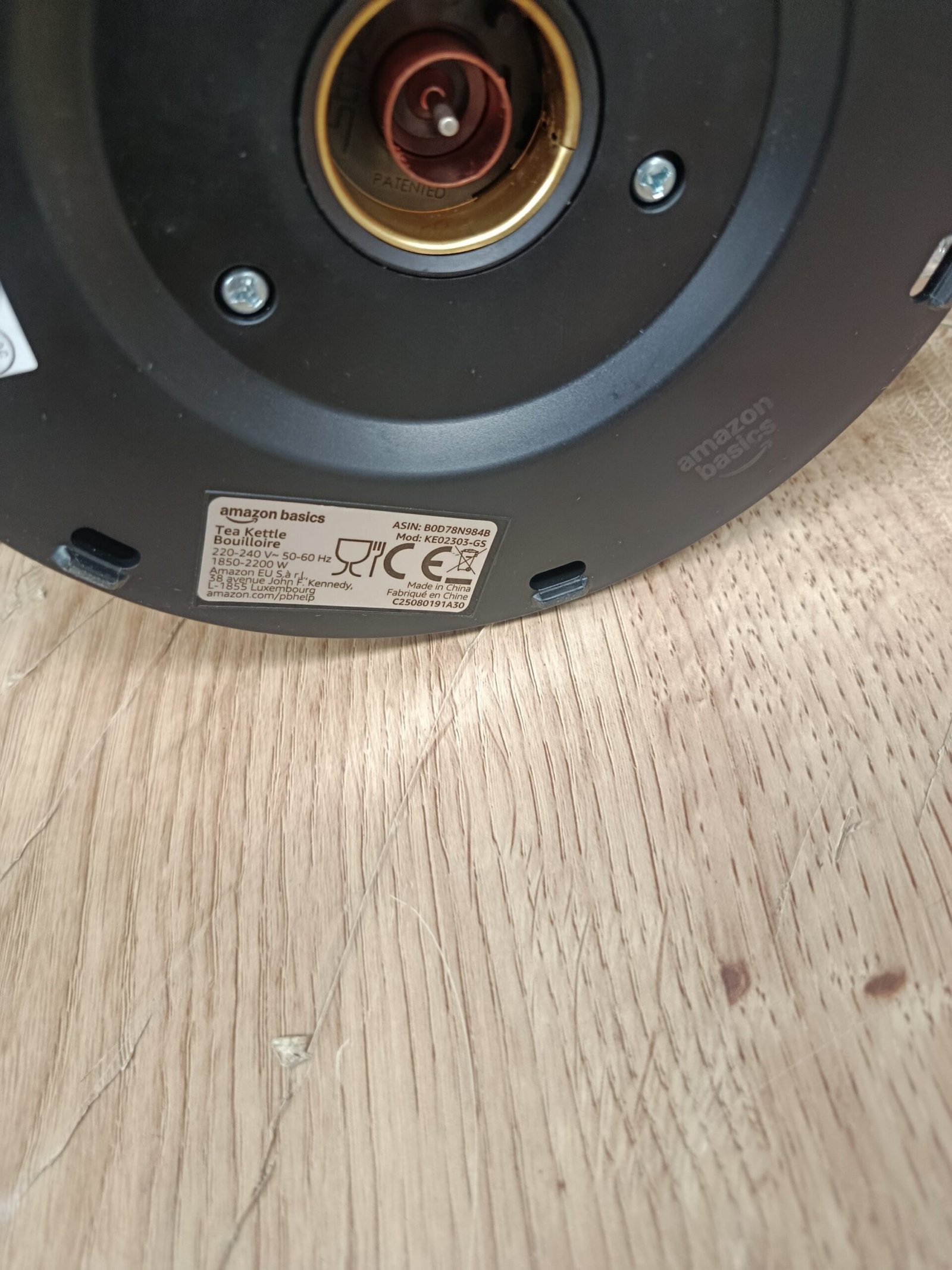 Amazon Basics Hervidor de Agua 1,7L 2200W, Negro Mate - Imagen 7