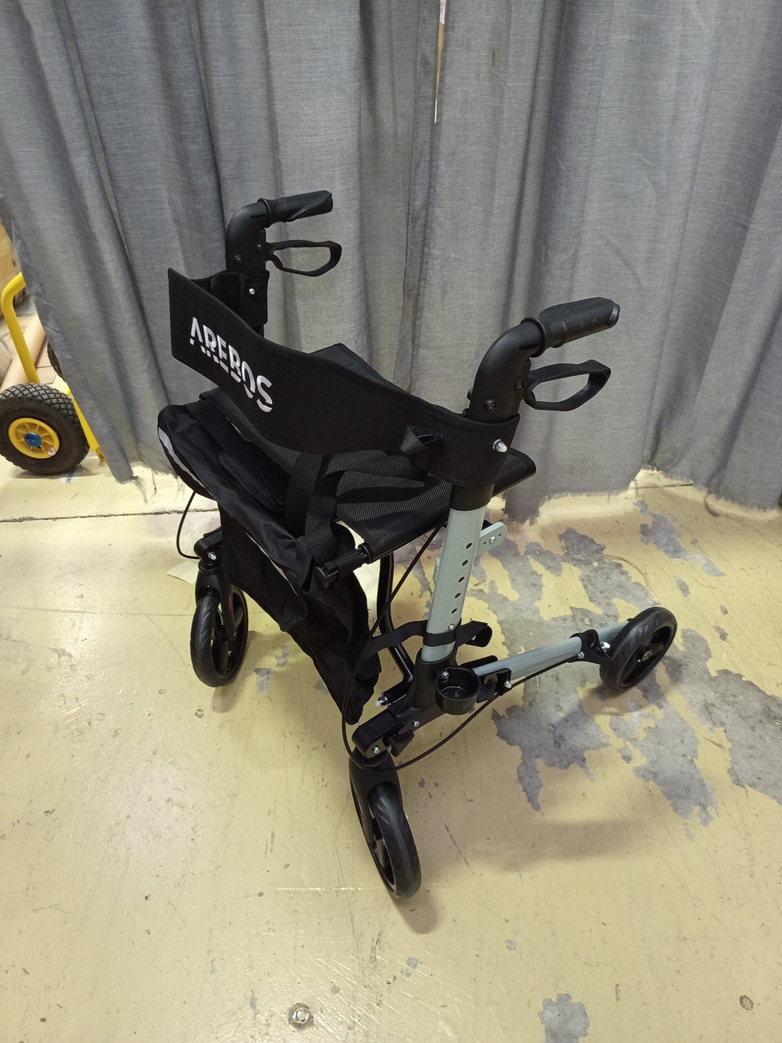 Rollator de aluminio negro Arebos - Imagen 3