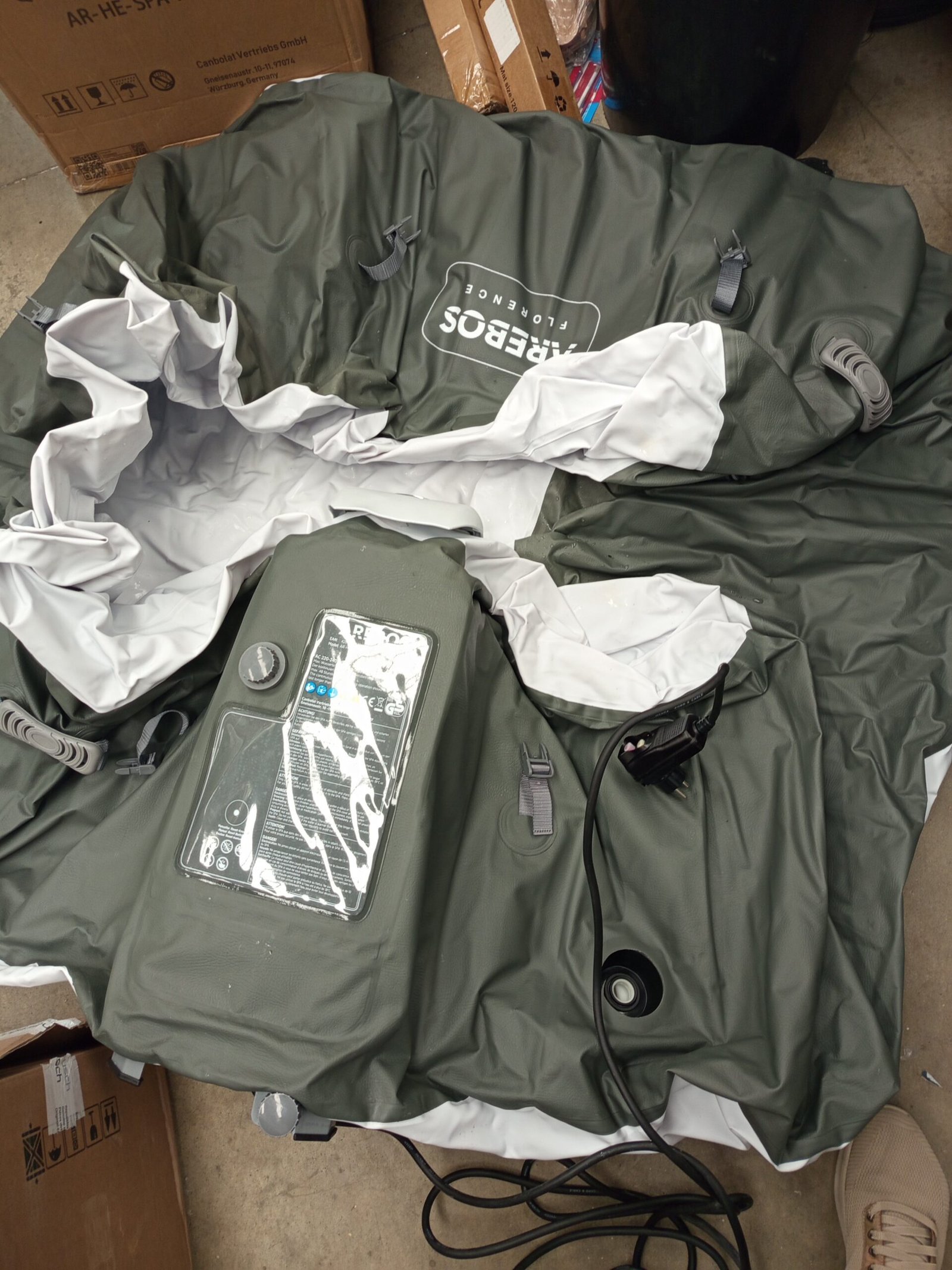 Arebos Piscina de hidromasaje Florence cuadrada 2400W - Imagen 10