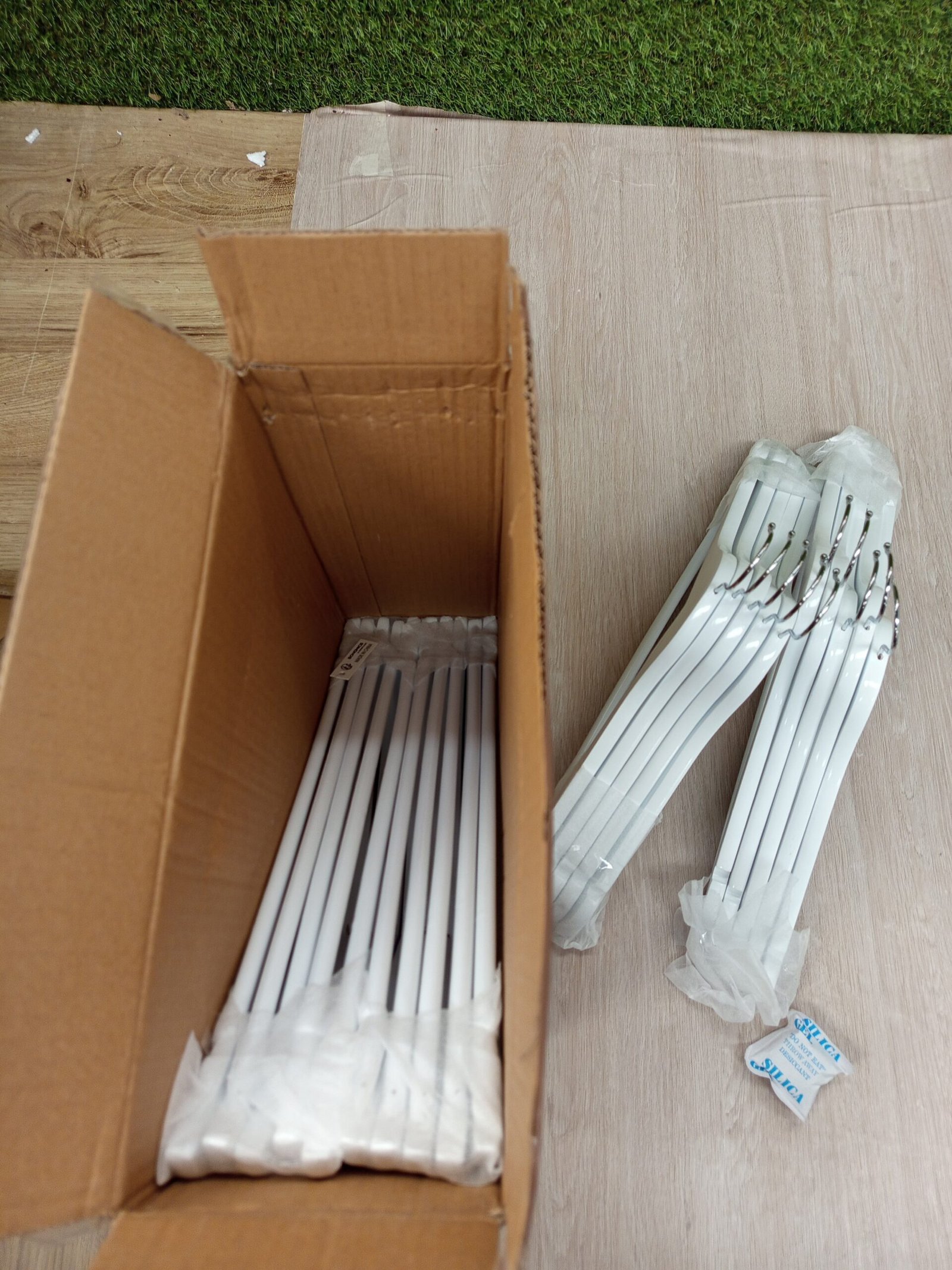 SONGMICS Percha de Madera Maciza - Imagen 6