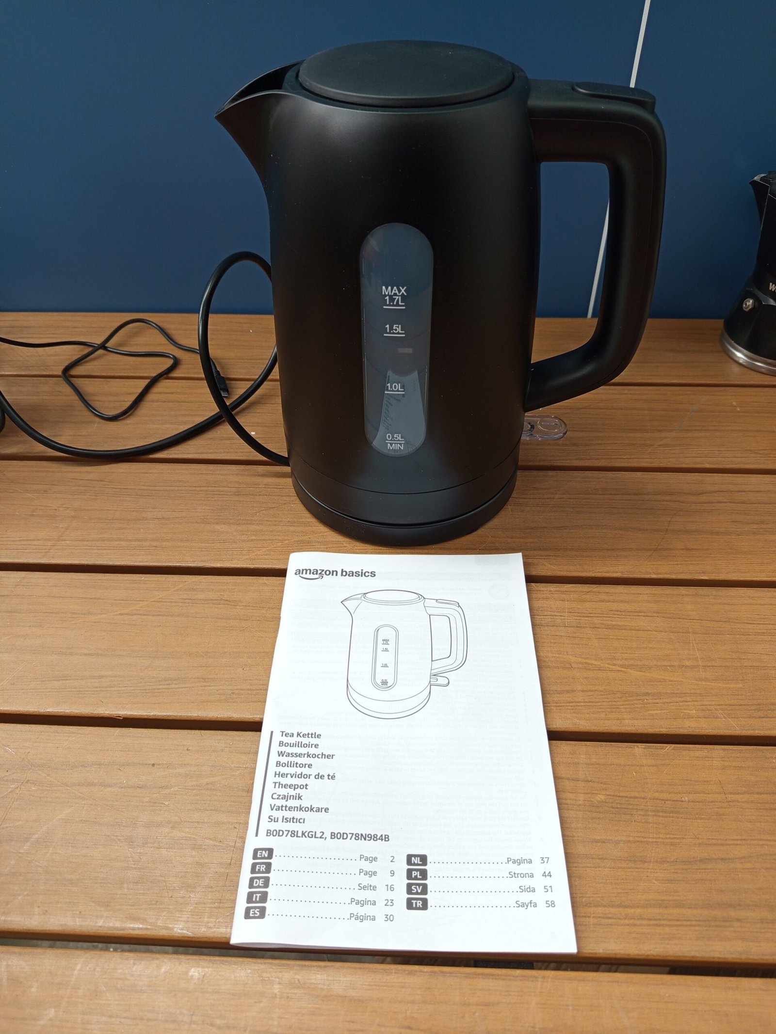 Amazon Basics Hervidor de Agua Eléctrico 1,7L, 2200 W. - Imagen 7