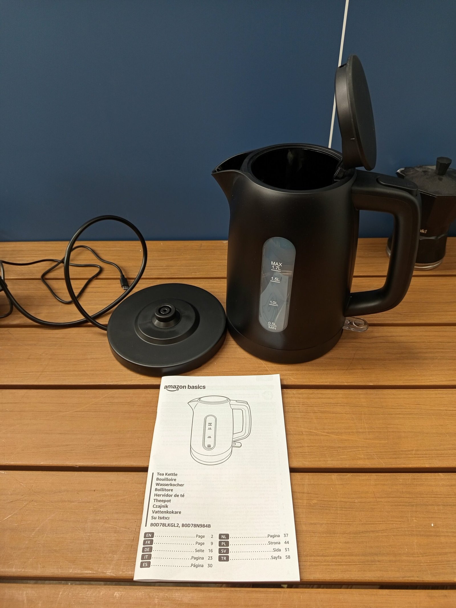 Amazon Basics Hervidor de Agua Eléctrico 1,7L, 2200 W. - Imagen 6